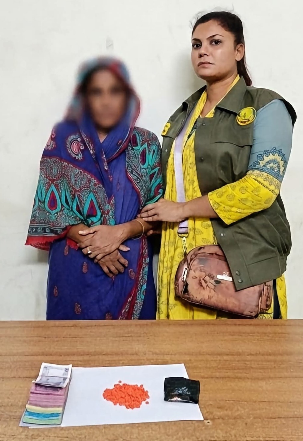 সিলেটে ১৬৫ পিস ইয়াবাসহ নারী মাদক ব্যবসায়ী গ্রেফতার