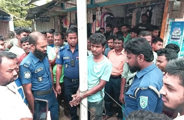 নাগেশ্বরীতে স্কুল ছাত্রীকে হেনস্তা করার জন্য বখাটেকে পুলিশে দিলো স্থানীয় জনতা