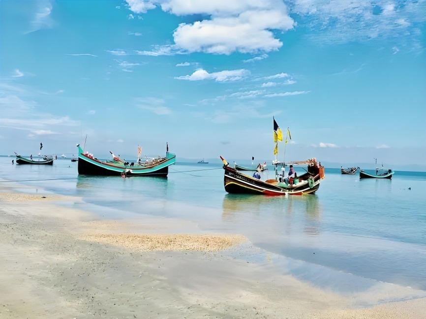 সেন্টমার্টিন—নীল জল নিয়ে রাজনীতি