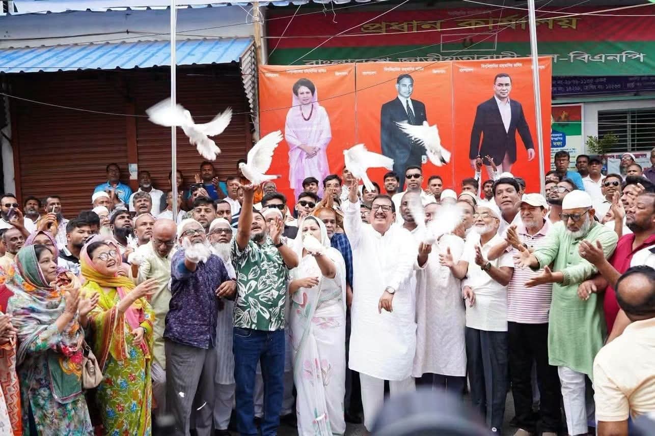 বিএনপির ৪৮তম প্রতিষ্ঠাবার্ষিকী রাজশাহীতে পতাকা উত্তোলন, পায়রা ও বেলুন-ফেস্টুন উড়িয়ে কর্মসূচির উদ্বোধন