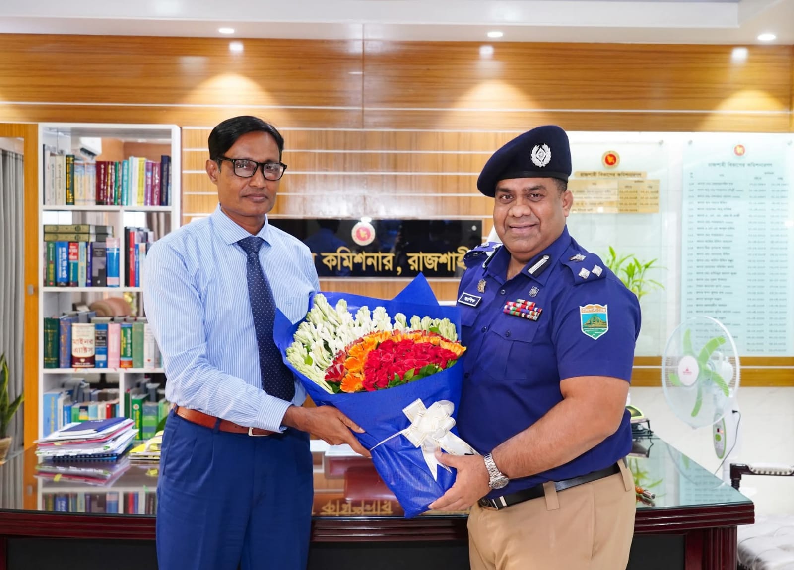 নবনিযুক্ত রাজশাহী বিভাগীয় কমিশনারের সঙ্গে ডিআইজি আশিক সাঈদের সৌজন্য সাক্ষাৎ