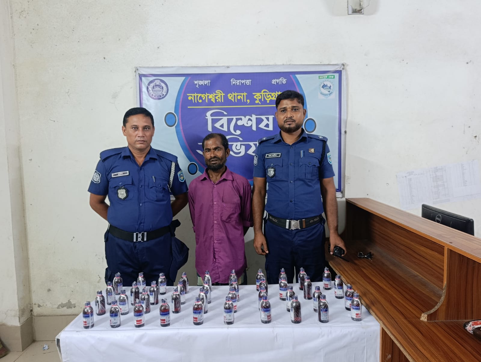 নাগেশ্বরীর থানা পুলিশের অভিযান, ৪০ বোতল ইস্কাফ উদ্ধার