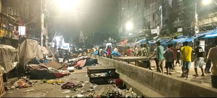 ৩০০ টাকার শার্ট ২০০ টাকা বলায় ঢাবির ২ শিক্ষার্থীকে মারধর, পরে ৫০ শিক্ষার্থীর পাল্টা হামলা