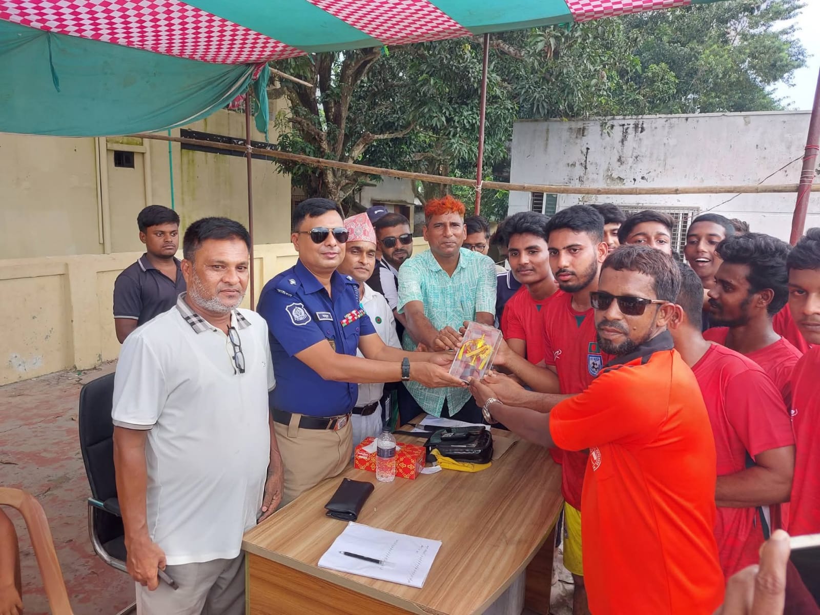 তানোরে মাদকমুক্ত যুবসমাজ গড়ার প্রত্যয়ে হাডুডু টুর্নামেন্ট ফাইনালে কামারগাঁ ইউনিয়নকে হারিয়ে তানোর পৌরসভা চ্যাম্পিয়ন