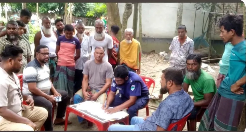 বাগেরহাটের ফকিরহাট উপজেলা হোচলা গ্রামে বসতঘর থেকে সুজন শেখ (২৭) নামের এক ভ্যানচালকের ঝুলন্ত মরদেহ উদ্ধার করেছে পুলিশ