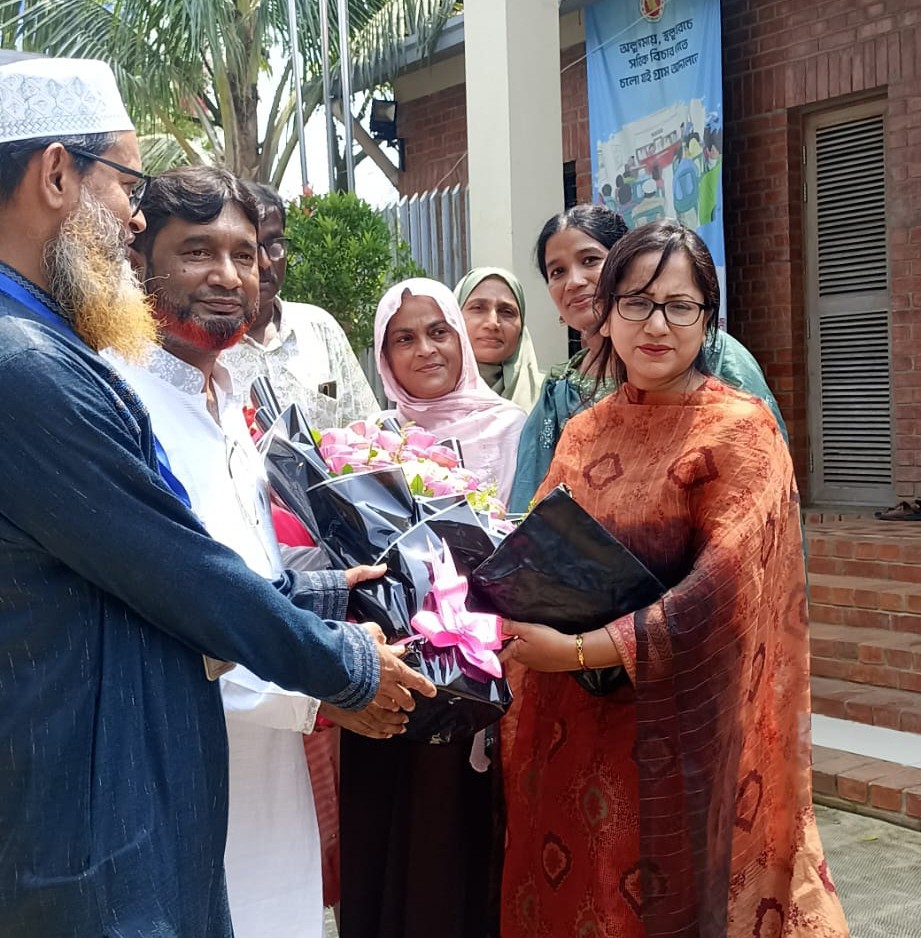 সাভারে বিভাগীয় কমিশনারের কার্যালয় হতে গ্রাম আদালতের মাঠ পর্যায়ের কার্যক্রম পরিদর্শন