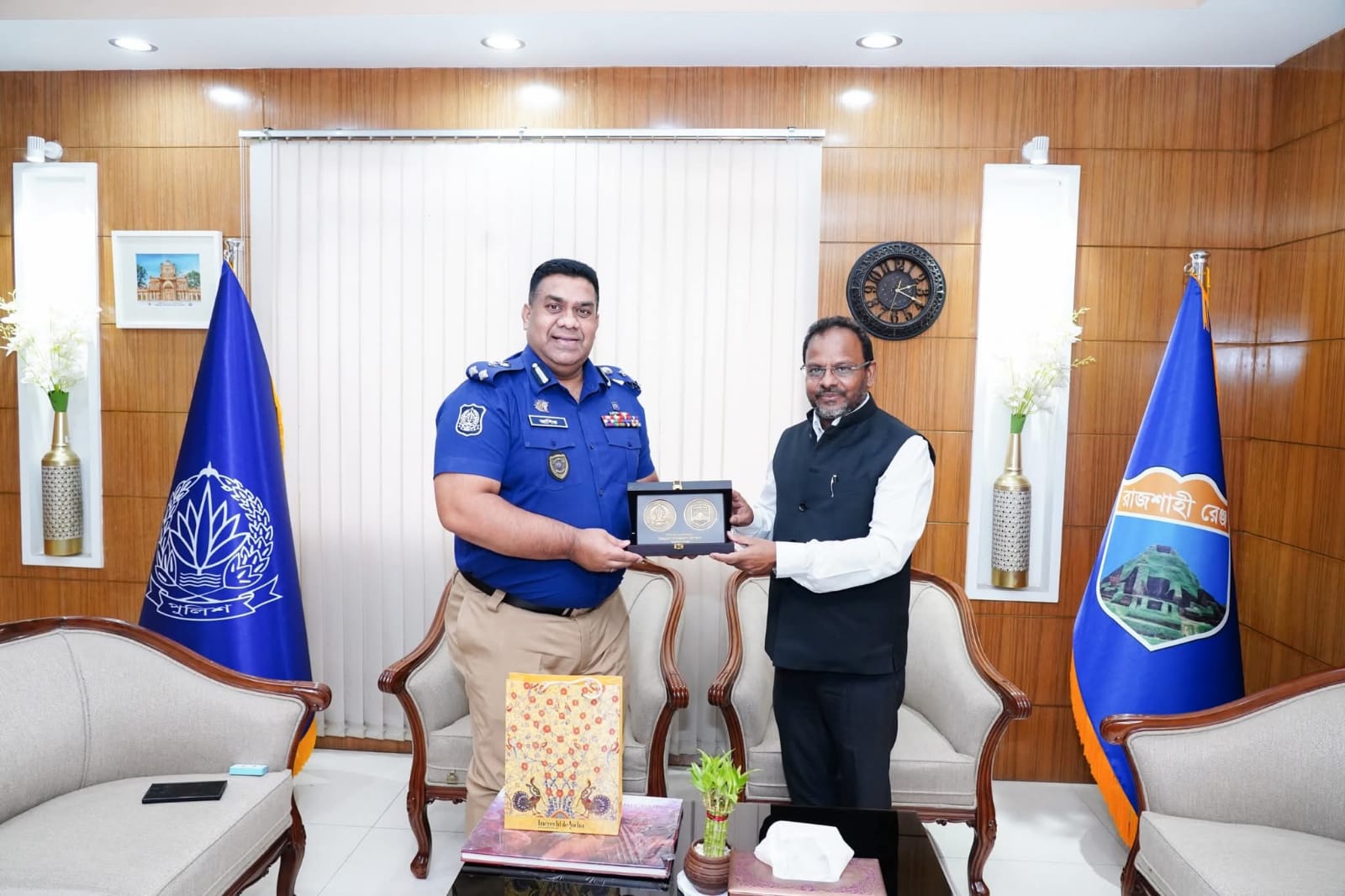 রাজশাহী রেঞ্জ ডিআইজির সঙ্গে ভারতীয় সহকারী হাই কমিশনারের সৌজন্য সাক্ষাৎ
