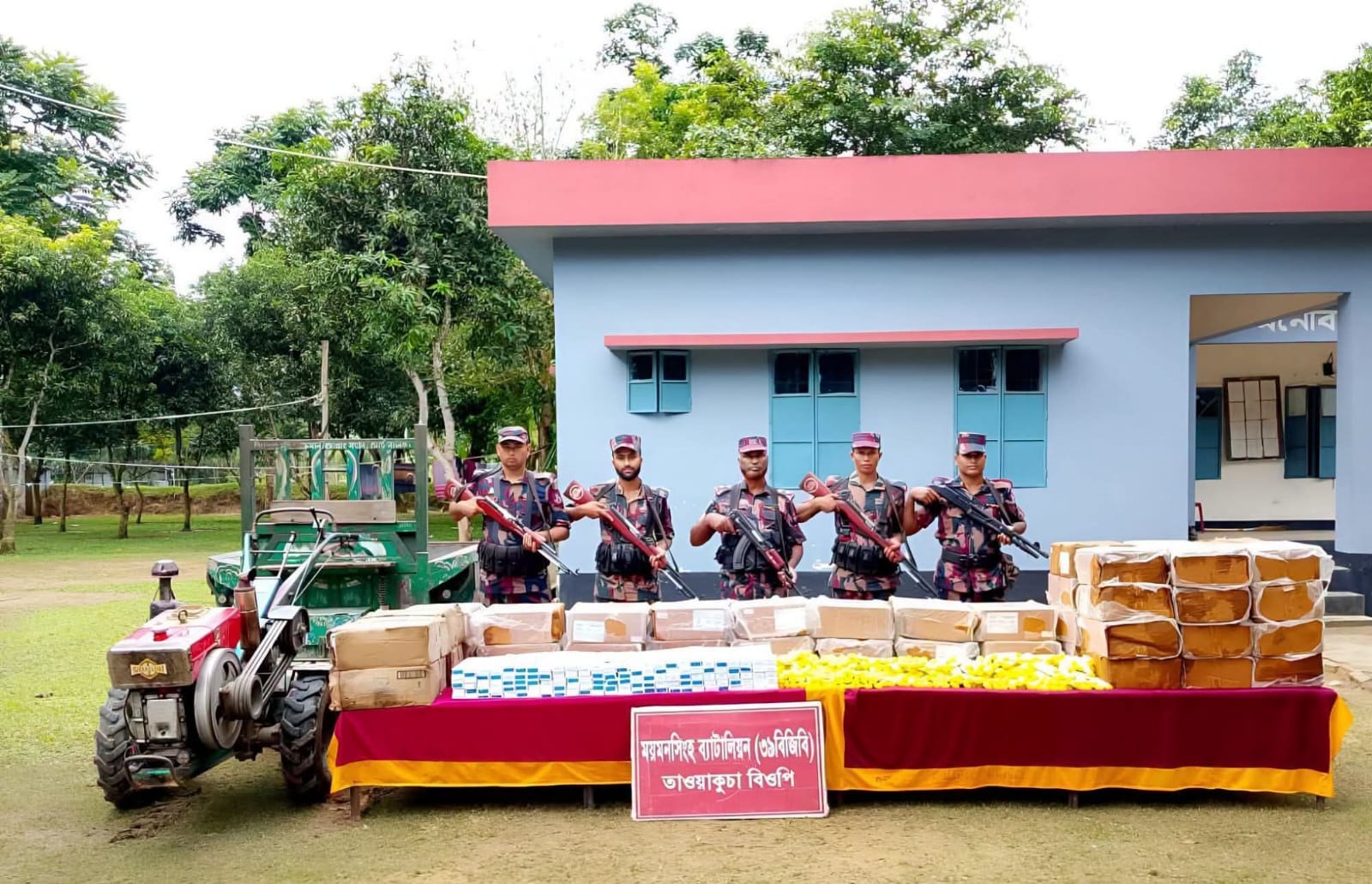 শেরপুরে ঝিনাইগাতী সীমান্তে অভিযান চালিয়ে ১৭ লাখ ৫৮ হাজার টাকার ভারতীয় কসমেটিকস জব্দ করেছে বিজিবি