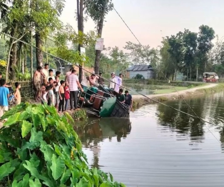 নাগেশ্বরী পৌরসভার ১ নং ওয়ার্ডের আব্দুস সাত্তার সরকারের বাড়ি থেকে নিলুরকুড়া ব্রিজ পর্যন্ত সড়ক পাকা করার দাবি