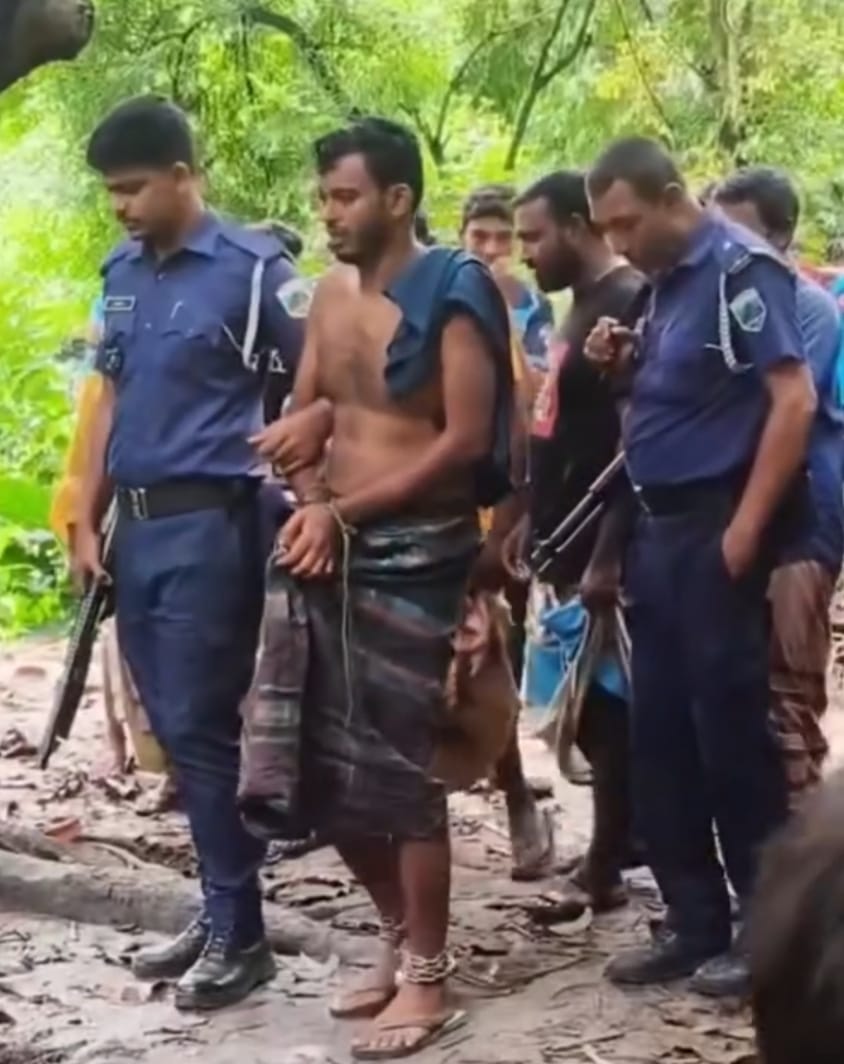মোহনপুরে মাকে হাসুয়া দিয়ে কুপিয়ে হত্যার অভিযোগ, বাবাকেও গুরুতর জখম