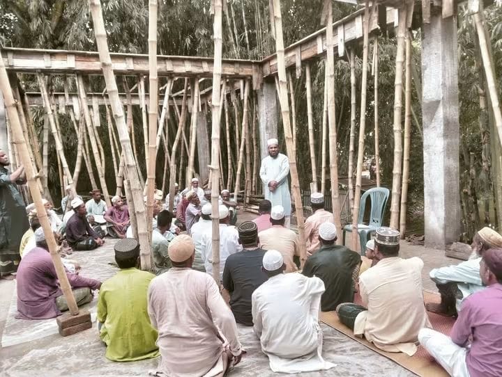 নাতির ভিটা জামে মসজিদ উন্নয়নে ১০ বস্তা সিমেন্ট দিলেন হাজী সোহেল