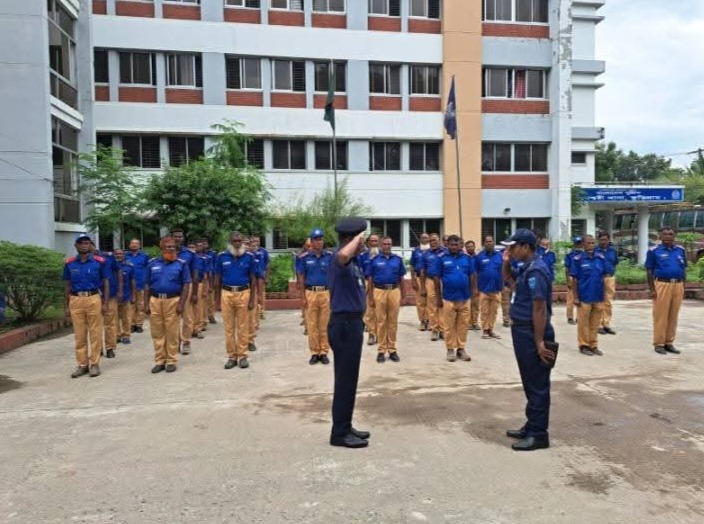 নাগেশ্বরী থানায় সাপ্তাহিক চৌকিদারি হাজিরায় পুলিশ সুপার