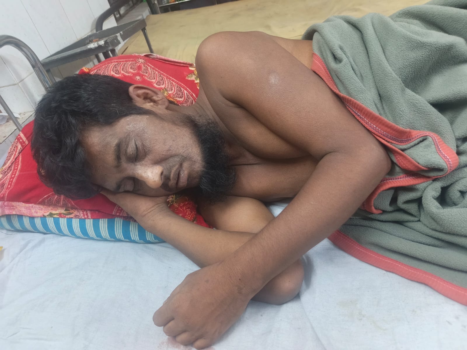 জরুরি চিকিৎসায় অসহায় খতিবর রহমানের পাশে দাঁড়ানোর আবেদন