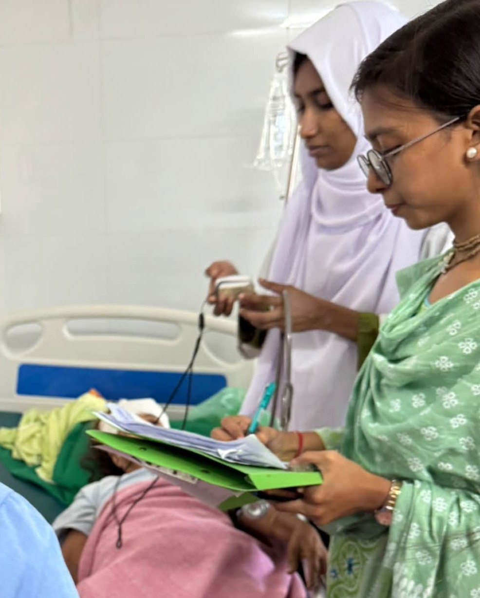 বুড়িচংয়ে গভীর রাতে জানালা দিয়ে  বৃদ্ধাকে কুপিয়ে জখমের অভিযোগ, আইসিইউতে চিকিৎসাধীন