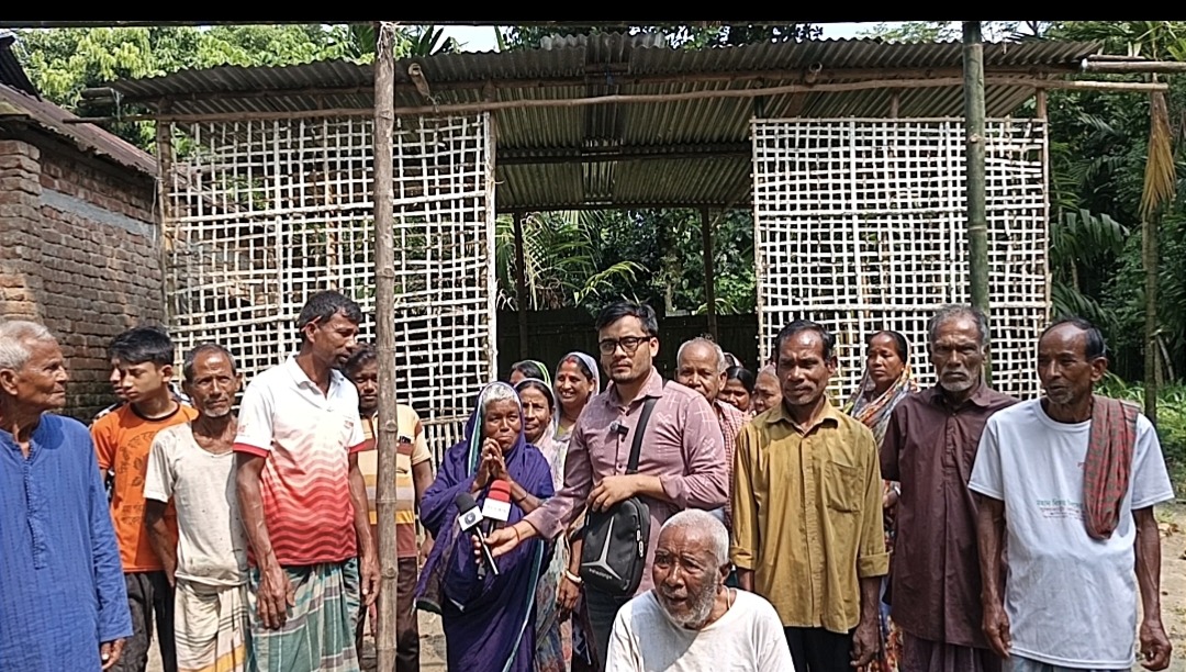 নাগেশ্বরীতে বকুলতলা সর্বজনীন দুর্গামন্দিরের বেহাল অবস্থা, সংস্কারের দাবি