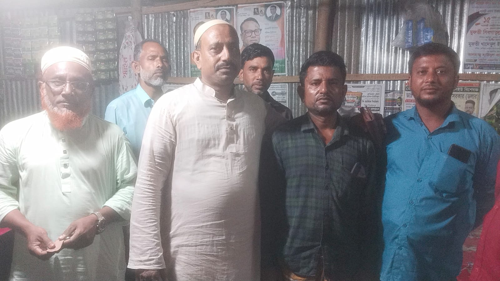 আসন্ন নাগেশ্বরী পৌরসভা নির্বাচন: মেয়র পদপ্রার্থী আজিজুল হকের নির্বাচনী গণসংযোগ