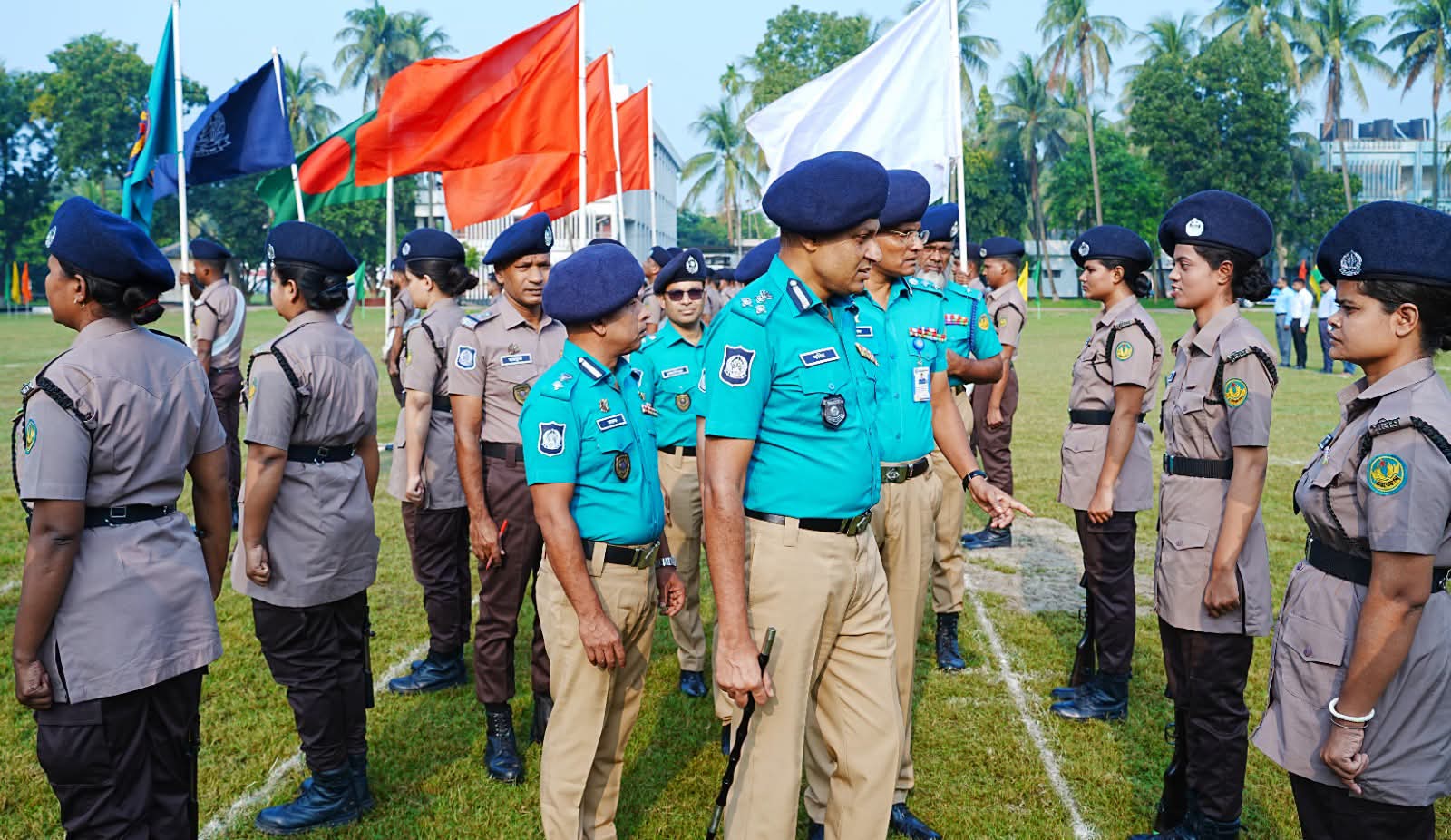 দুর্গাপূজায় সর্বোচ্চ সতর্কতা ও দায়িত্ব পালনের নির্দেশ পুলিশ কমিশনারের