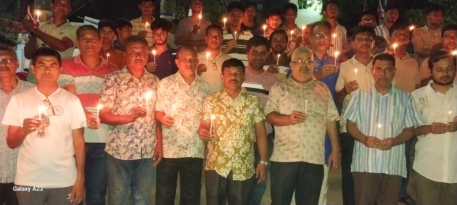 কুমিল্লায় নিহতদের স্মরণে ‘একুশে শারদ’, নানুয়াদিঘীর পাড়ে জ্বলে উঠল শ্রদ্ধার প্রদীপ