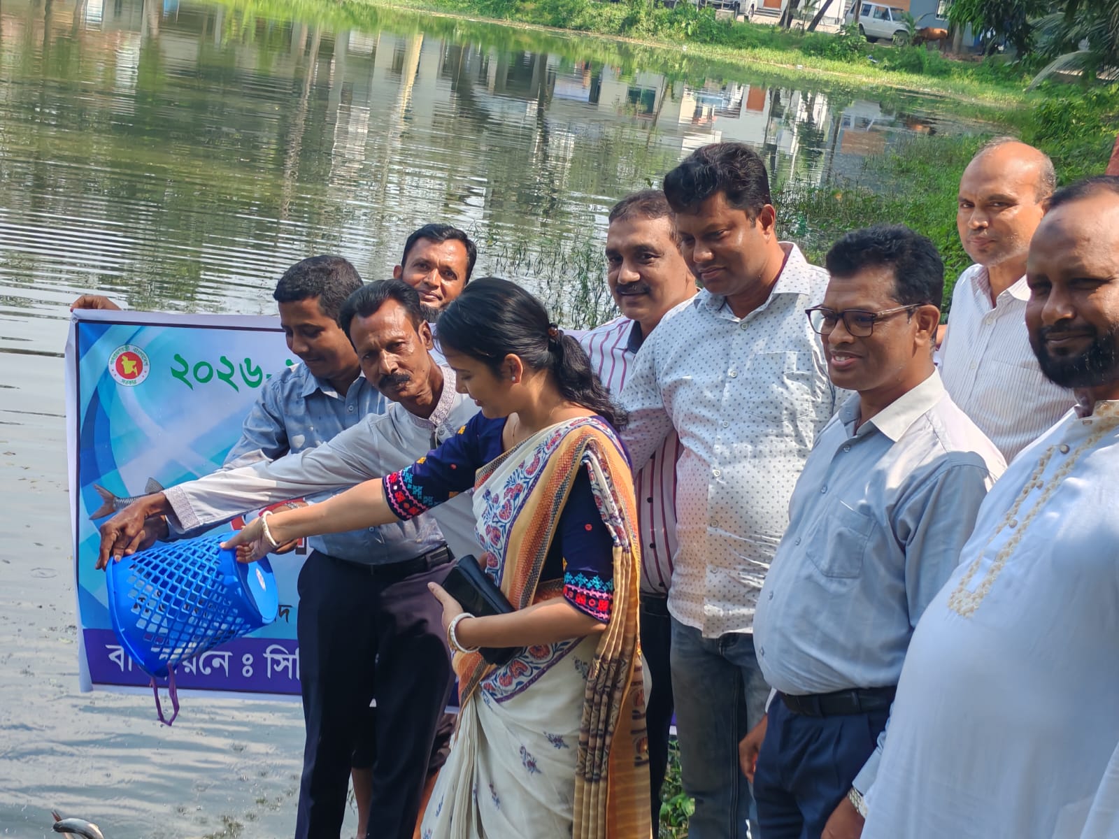 ডুমুরিয়ায় রাজস্ব খাতের অর্থায়নে উন্মুক্ত ও প্রাতিষ্ঠানিক জলাশয়ে রুই জাতীয় মাছের পোনা অবমুক্ত