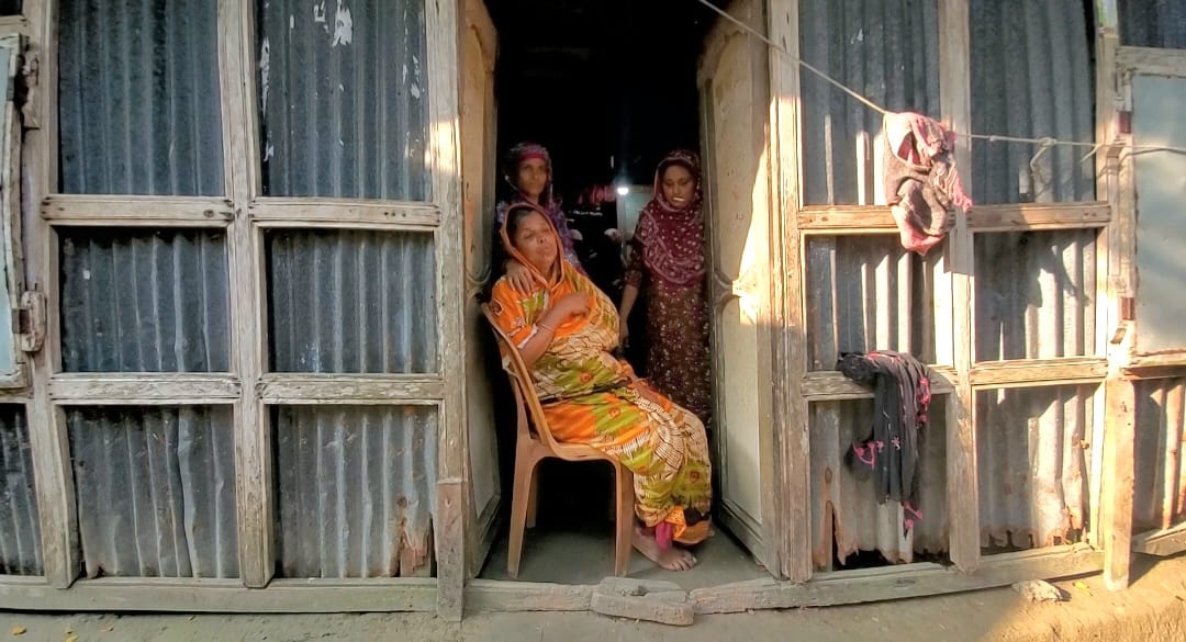 ​ফ্যামিলি কার্ডের প্রলোভনে বিধবার স্বর্নালংকার হাতিয়ে নিল প্রতারক চক্র